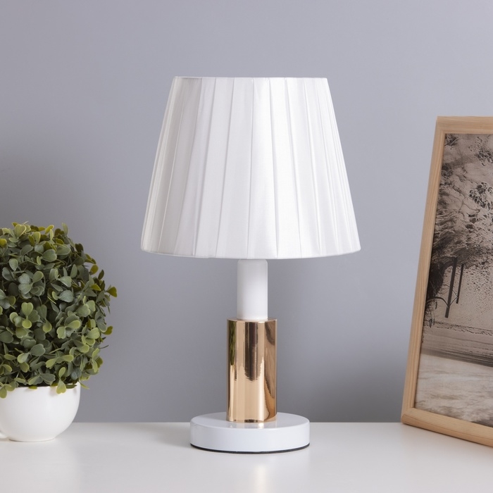 Лампа настольная Лампа настольная "Лида" 1х40Вт Е27 белый/золото 21х21х36см