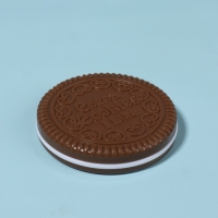 Зеркало складное «Шоколадное чудо», с расчёской, d = 6,6 см, цвет МИКС Зеркало складное «Шоколадное чудо», с расчёской, d = 6,6 см, цвет МИКС