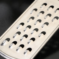 Тёрка для сыра с ручкой Доляна &laquo;Металлик&raquo;, 23&times;6 см, крупная, цвет серебристый