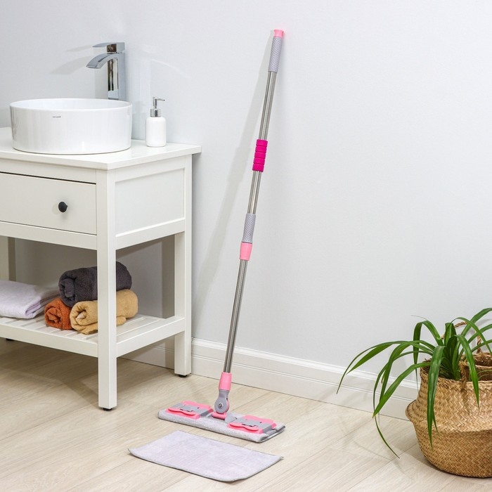 Швабра для мытья пола плоская Доляна, насадка из микрофибры 40&times;12 см, телескопическая стальная ручка 74-109 см, цвет МИКС