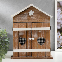 Ключница дерево 6 крючков "Дом со ставнями-сердечками" 29,5х22,5х6 см Ключница дерево 6 крючков "Дом со ставнями-сердечками" 29,5х22,5х6 см