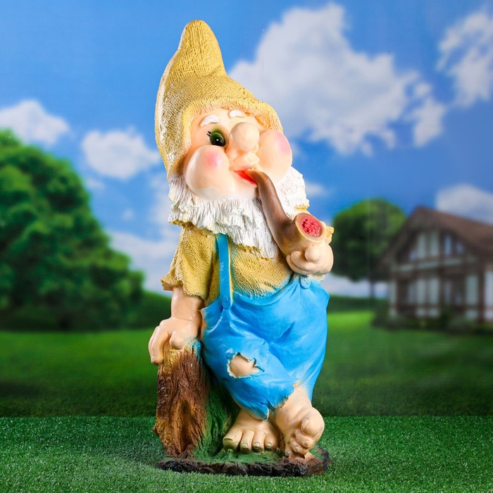 Садовая фигура "Гном с трубкой" 29х25х70 см