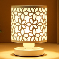 Лампа настольная "Цветы" 1xE27 40Вт белый 14,5х14,5х19,5 см RISALUX Лампа настольная "Цветы" 1xE27 40Вт белый 14,5х14,5х19,5 см RISALUX