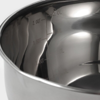 Миска из нержавеющей стали, 2 л, 22×19×11,5 см, с противоскользящим дном и мерной шкалой, силиконовая ручка Миска из нержавеющей стали, 2 л, 22×19×11,5 см, с противоскользящим дном и мерной шкалой, силиконовая ручка