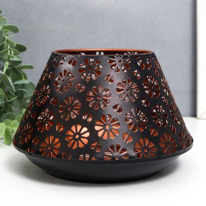 Подсвечник металл на 1 свечу Подсвечник металл на 1 свечу "Ромашки" чёрный с золотом 11,5х17х17 см