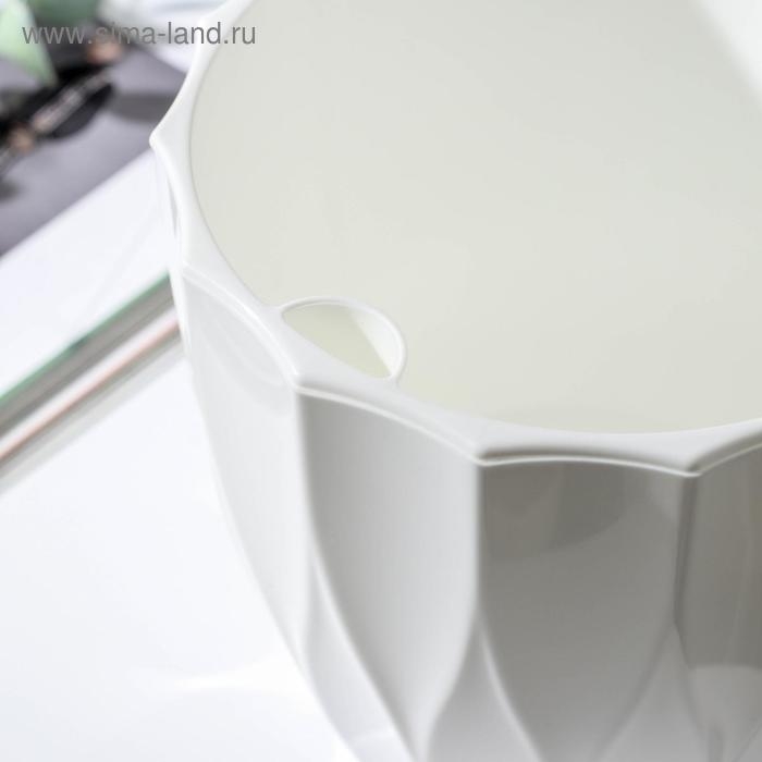 Кашпо для цветов со вставкой «Флюте», 1,9 л, цвет белый Кашпо для цветов со вставкой «Флюте», 1,9 л, цвет белый