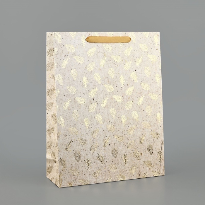 Пакет подарочный новогодний ламинированный &laquo;Шишки&raquo;, тиснение, L 31 х 40 х 11.5 см, Новый год