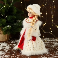 Снегурочка "В текстурной шубке" 32 см, белый Снегурочка "В текстурной шубке" 32 см, белый