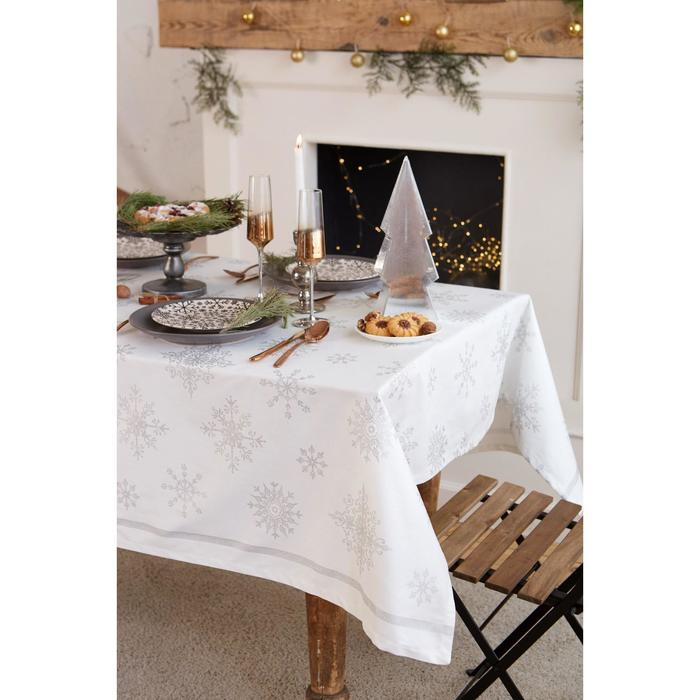 Скатерть "Этель" Серебряные снежинки 149х220+/- 3см, 100% хлопок, 190г/м2