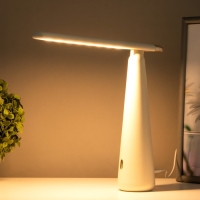 Лампа настольная "Страйк" LED 3 режима 1,5Вт USB белый 6,8х6,8х28,5 см RISALUX Лампа настольная "Страйк" LED 3 режима 1,5Вт USB белый 6,8х6,8х28,5 см RISALUX