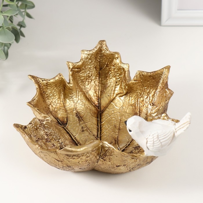 Сувенир полистоун "Белая птичка на золотом объемном листе" 20х17,5х10,5 см