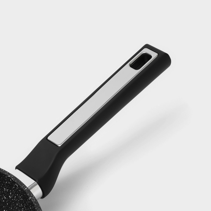 Сковорода Magistro Warrior, d=26 см, h=4,9 см, ручка soft-touch, антипригарное покрытие, индукция, цвет чёрный