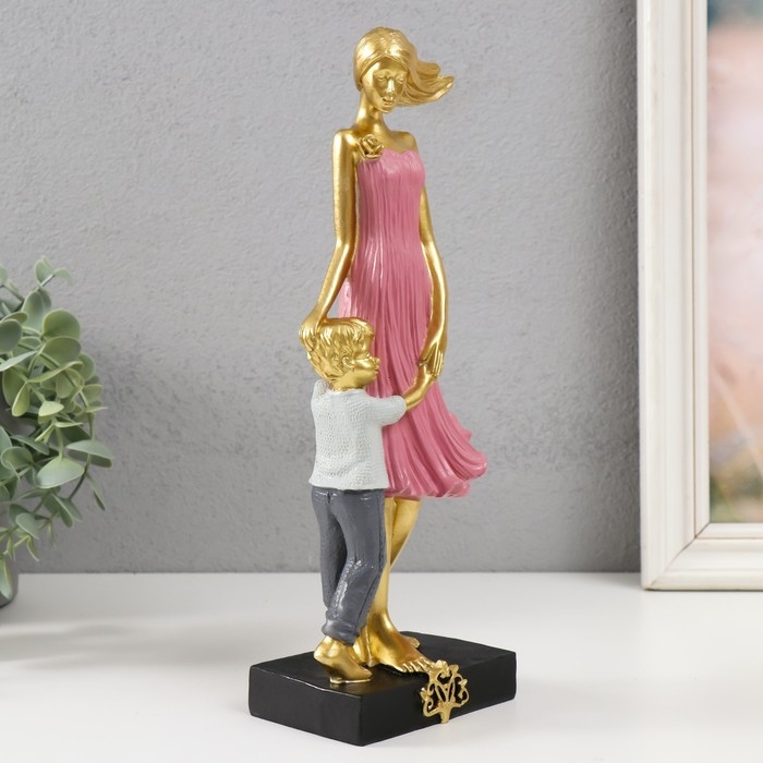 Сувенир полистоун "Мама с сыном" золото 9,5х7х28,5 см