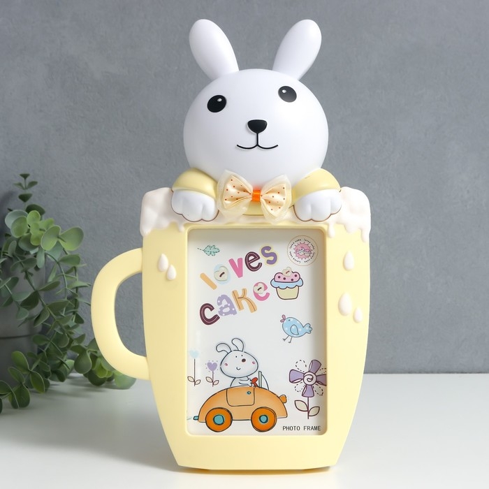 Фоторамка пластик 10х15 см Фоторамка пластик 10х15 см "Зайка в чашке" жёлто-белая 6х20х33 см