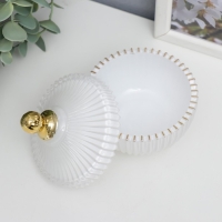 Шкатулка стекло "Гофре и купол" на ножках белый с золотом 11,5х9,5х9,5 см