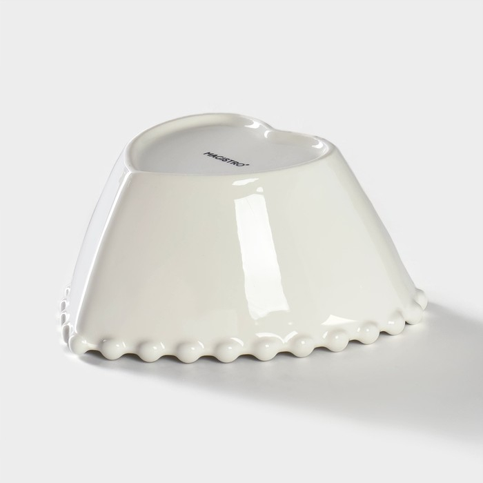 Салатник фарфоровый Magistro «Сердце», 550 мл, d=15,5 см, цвет белый Салатник фарфоровый Magistro «Сердце», 550 мл, d=15,5 см, цвет белый