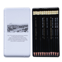 Набор карандашей чернографитных разной твердости 12 штук Koh-i-Noor 1912, 8B-2H, утолщённые, в металлическом пенале Набор карандашей чернографитных разной твердости 12 штук Koh-i-Noor 1912, 8B-2H, утолщённые, в металлическом пенале