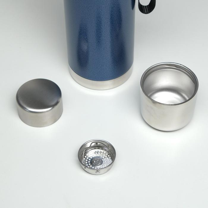 Термос, 1 л, Путешествие Термос, 1 л, Путешествие "Мастер К.", с кружкой и ситечком, сохраняет тепло 48 ч, синий