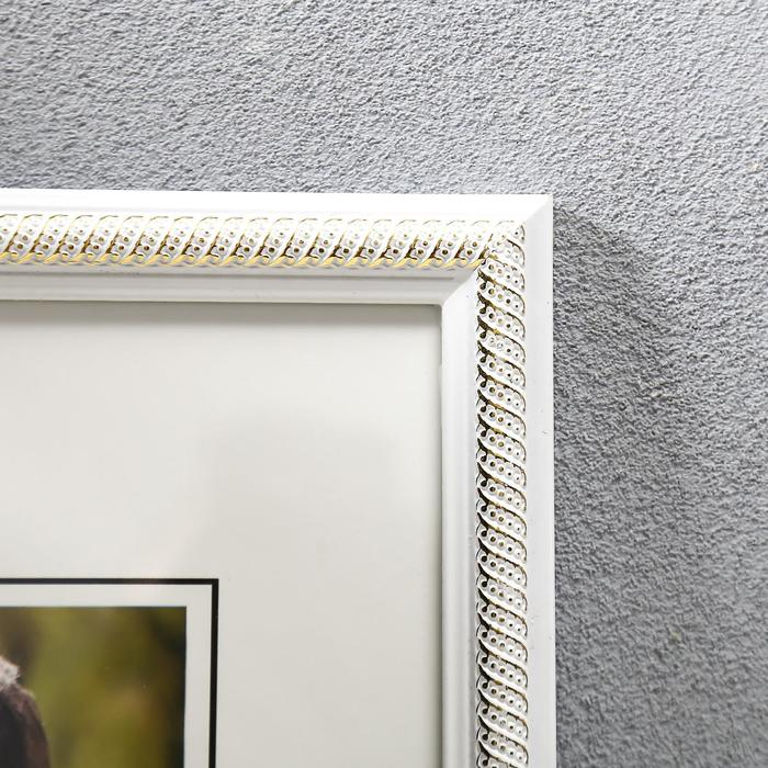 Фоторамка пластик 30х40 см Фоторамка пластик 30х40 см "Золотая спираль на белом" 42,7х32,7 см