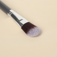 Кисть для макияжа &laquo;Brush GRAPHITE&raquo;, 17 (&plusmn; 1) см, цвет тёмно-серый/серебристый
