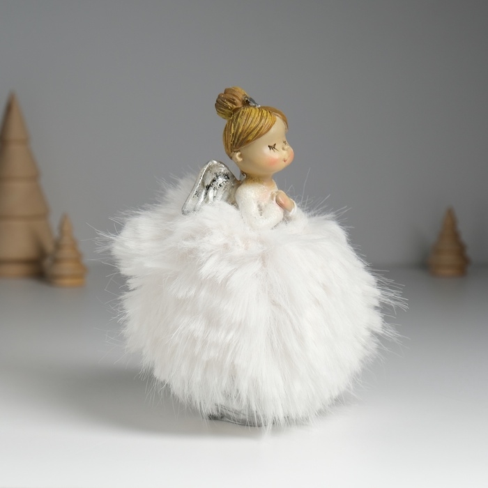 Сувенир полистоун "Ангелочек в белом платье с мехом" 8х6х14 см