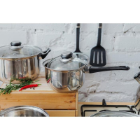 Набор посуды из нержавеющей стали &laquo;Чёрная ночь&raquo;, 8 предметов: ковш 1,5 л, 2 кастрюли 2/3 л, сковорода d=24 см, крышки, стенки 0,3 мм, дно 5 мм