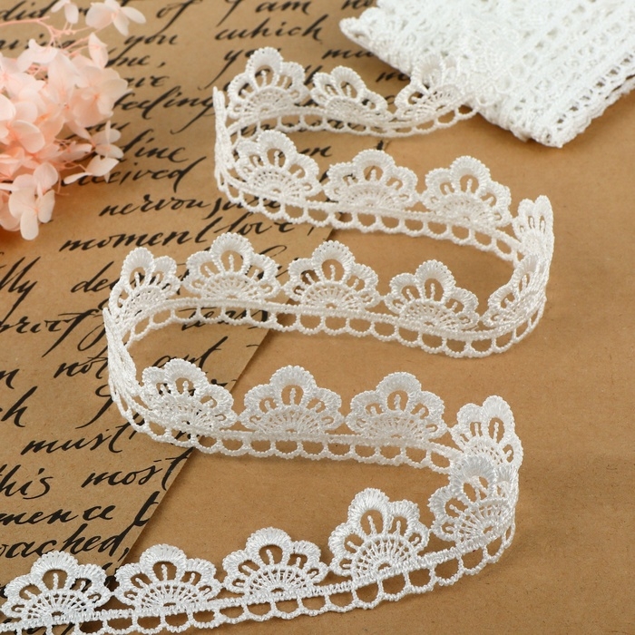 Кружево гипюровое, 30 мм &times; 9 &plusmn; 0,5 м, цвет белый