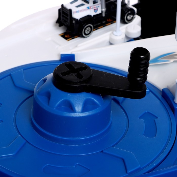 Парковка &laquo;Полицейский участок&raquo;, в рюкзаке