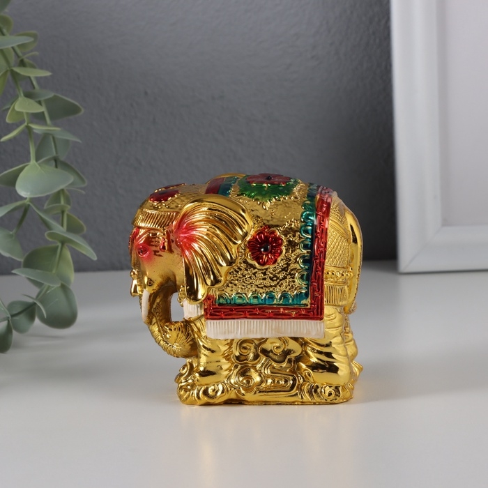 Нэцке полистоун "Индийский слон на золотых слитках" золото 4,6х8,8х8 см