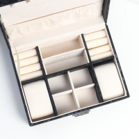 Шкатулка кожзам под часы 2 отделения и бижутерию "Под бархат" чёрная 8х15,5х20,5 см Шкатулка кожзам под часы 2 отделения и бижутерию "Под бархат" чёрная 8х15,5х20,5 см