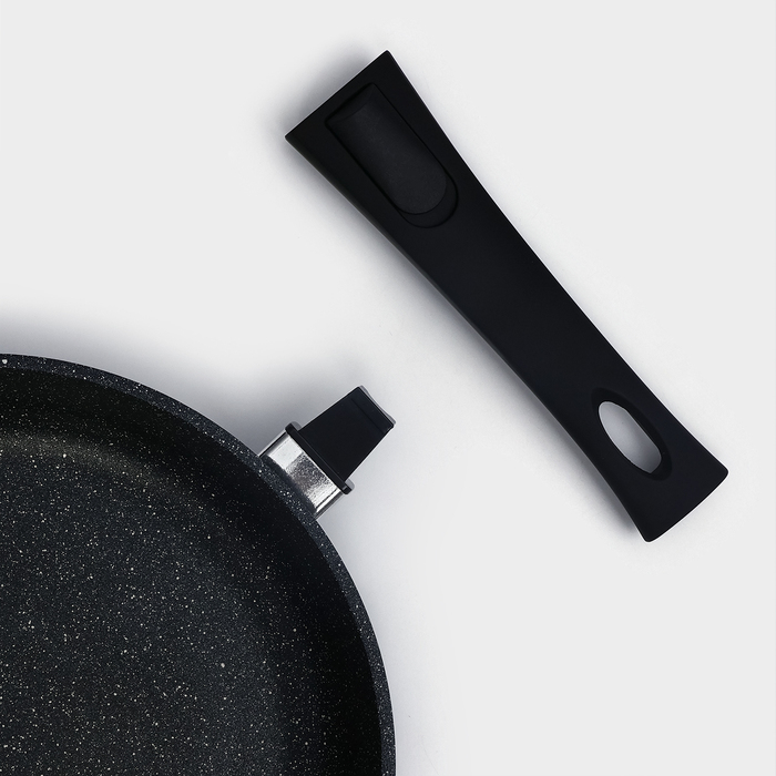 Сковорода Доляна &laquo;Элит&raquo;, d=24 см, пластиковая ручка, стеклянная крышка, антипригарное покрытие, цвет чёрный