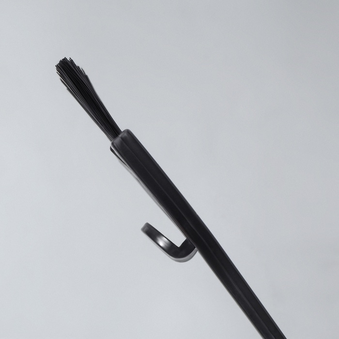 Кисть для окрашивания волос с фиксатором, 21 х 5,5 см, цвет чёрный Кисть для окрашивания волос с фиксатором, 21 х 5,5 см, цвет чёрный