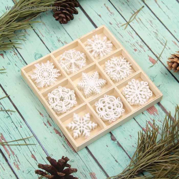 Набор для новогоднего декора Набор для новогоднего декора "Снежинки", фетр, размер снежинки — 3,5 см, 36 шт.