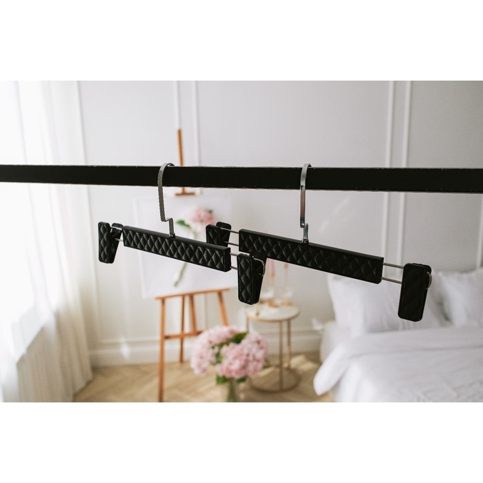 Вешалки для брюк и юбок LaDо́m Eliot, 29&times;15 см, 3 шт, с зажимами, цвет чёрный