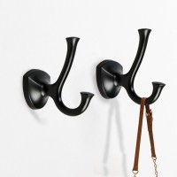 Крючок мебельный CAPPIO VALUE, двухрожковый, черный Крючок мебельный CAPPIO VALUE, двухрожковый, черный