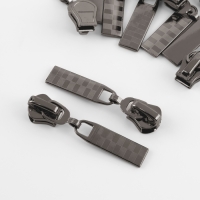 Бегунок автоматический для молнии «Трактор», №5, 10 шт, цвет чёрный никель Бегунок автоматический для молнии «Трактор», №5, 10 шт, цвет чёрный никель