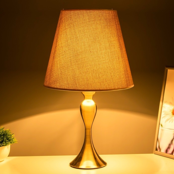 Настольная лампа "Гелия" Е27 40Вт латунь 30х30х46 см RISALUX