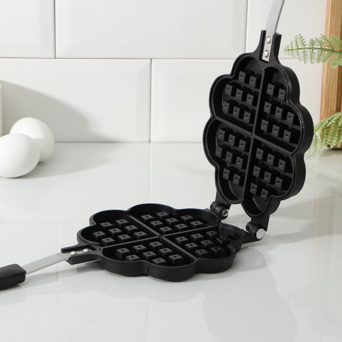 Сковорода двойная Доляна &laquo;Венские вафли&raquo;, d=14 см, пластиковая ручка, цвет чёрный