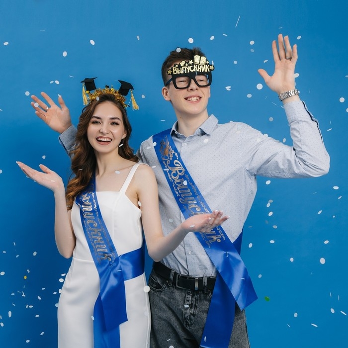 Карнавальный набор &laquo;Выпускник университета&raquo;, 2 предмета: лента золотая + булавка, ободок с шапочками