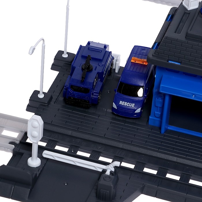 Железная дорога «Полицейский участок», работает от батареек Железная дорога «Полицейский участок», работает от батареек