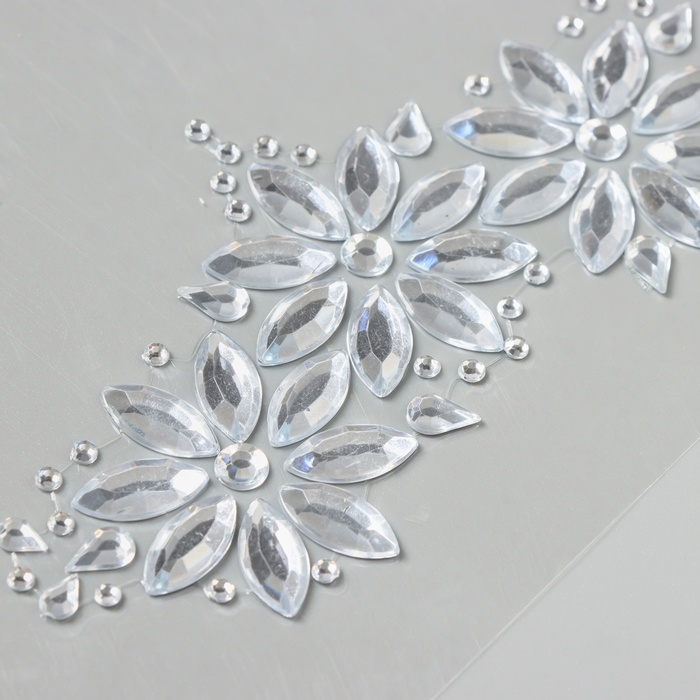 Наклейка пластик стразы на лицо "Три цветка" серебро 14,5х16 см