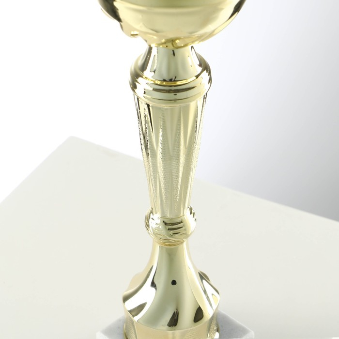 Кубок 151С, наградная фигура, золото, подставка камень, 22 х 7 х 5 см. Кубок 151С, наградная фигура, золото, подставка камень, 22 х 7 х 5 см.