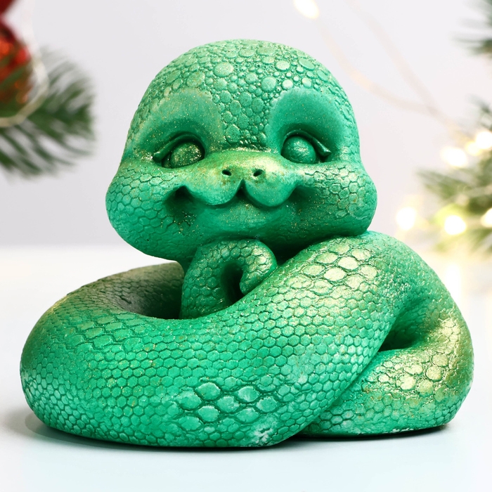 Новый год. Символ 2025. Фигура "Змея Хвостатик" светло-зеленая, 6х6см