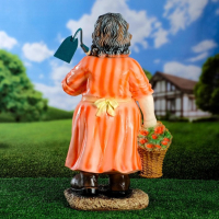 Садовая фигура "Баба с тяпкой" 23х37х63см Садовая фигура "Баба с тяпкой" 23х37х63см