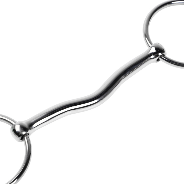 Удило для лошади с цельным грызлом с подъемом, расстояние между кольцами 140 мм Удило для лошади с цельным грызлом с подъемом, расстояние между кольцами 140 мм