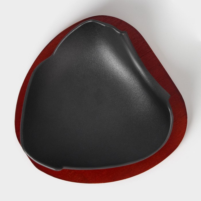 Блюдо для подачи чугунное &laquo;Антиквариат&raquo;, d=20 см, на деревянной подставке