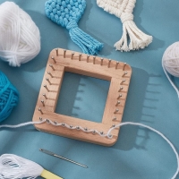 Устройство для плетения, деревянное, с металлическими штырями, 20 &times; 20 &times; 3,5 см