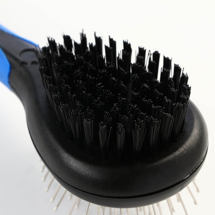Щётка-расчёска двухсторонняя, 17,5 х 6,5 см, нескользящая ручка, чёрно-синяя Щётка-расчёска двухсторонняя, 17,5 х 6,5 см, нескользящая ручка, чёрно-синяя