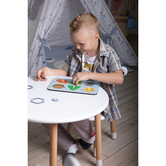 Развивающая игра по методике «Монтессори.Новогодние фигуры» Развивающая игра по методике «Монтессори.Новогодние фигуры»