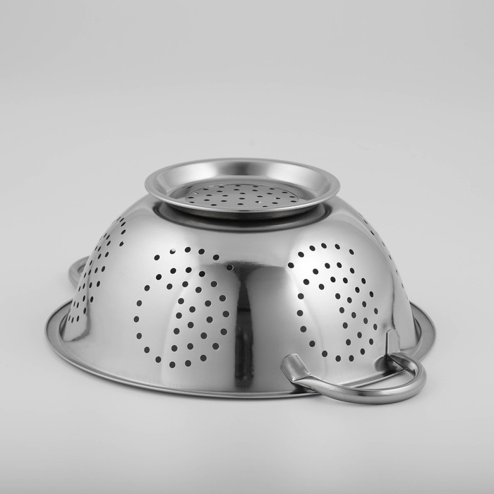 Дуршлаг из нержавеющей стали Доляна «Индия», 2,7 л, d=26 см, на ножке, две ручки Дуршлаг из нержавеющей стали Доляна «Индия», 2,7 л, d=26 см, на ножке, две ручки